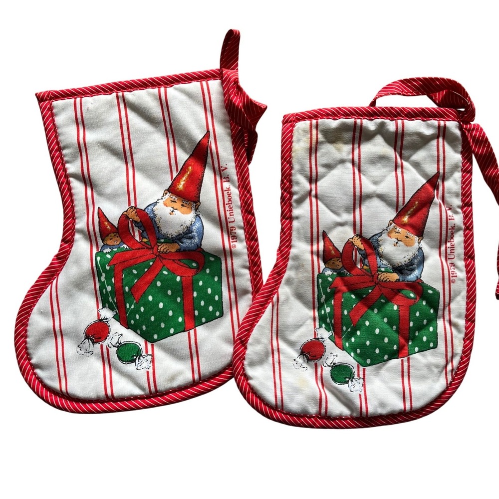 Vintage 1979 Unieboek B.V. Gnome Christmas Oven Mitts Pair Red White Quilted